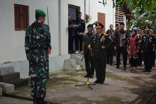 Danrem 074 Warastratama Pimpin Upacara Persemayaman Kolonel Kav (Anumerta) Bambang Kristianto Bawono