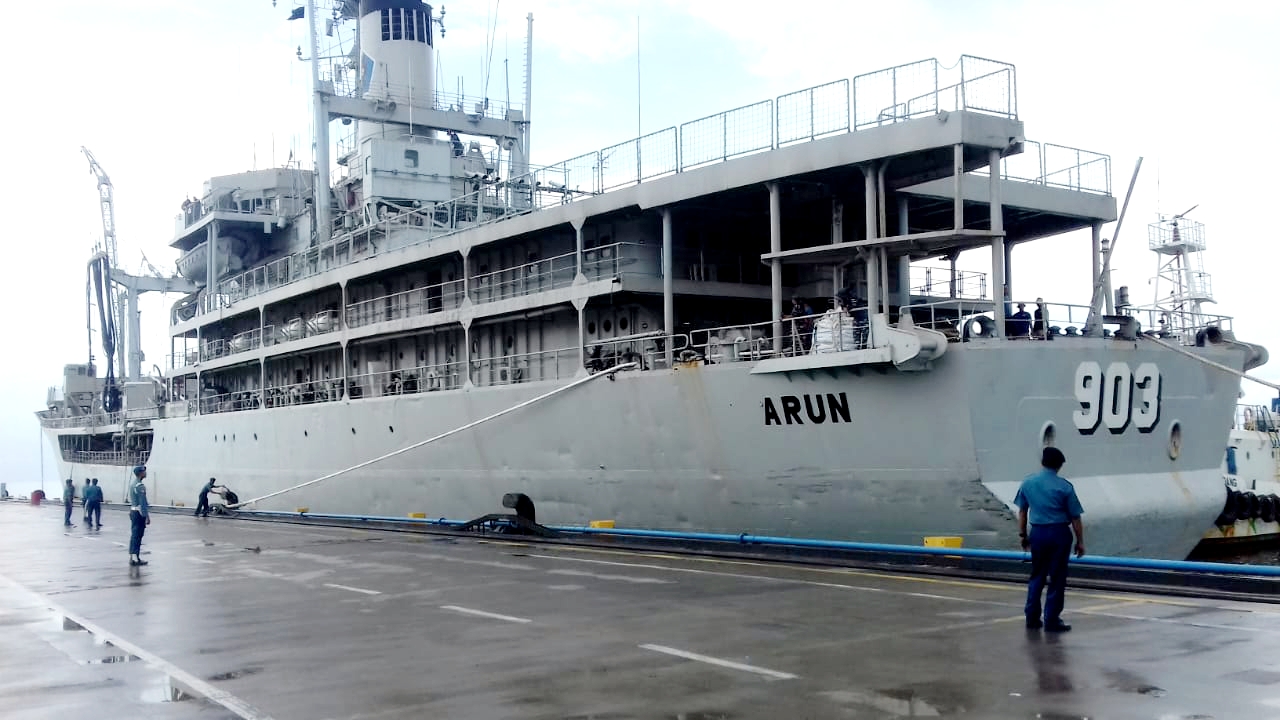 KRI Arun-903 Sandar di Dermaga Hatta Makassar