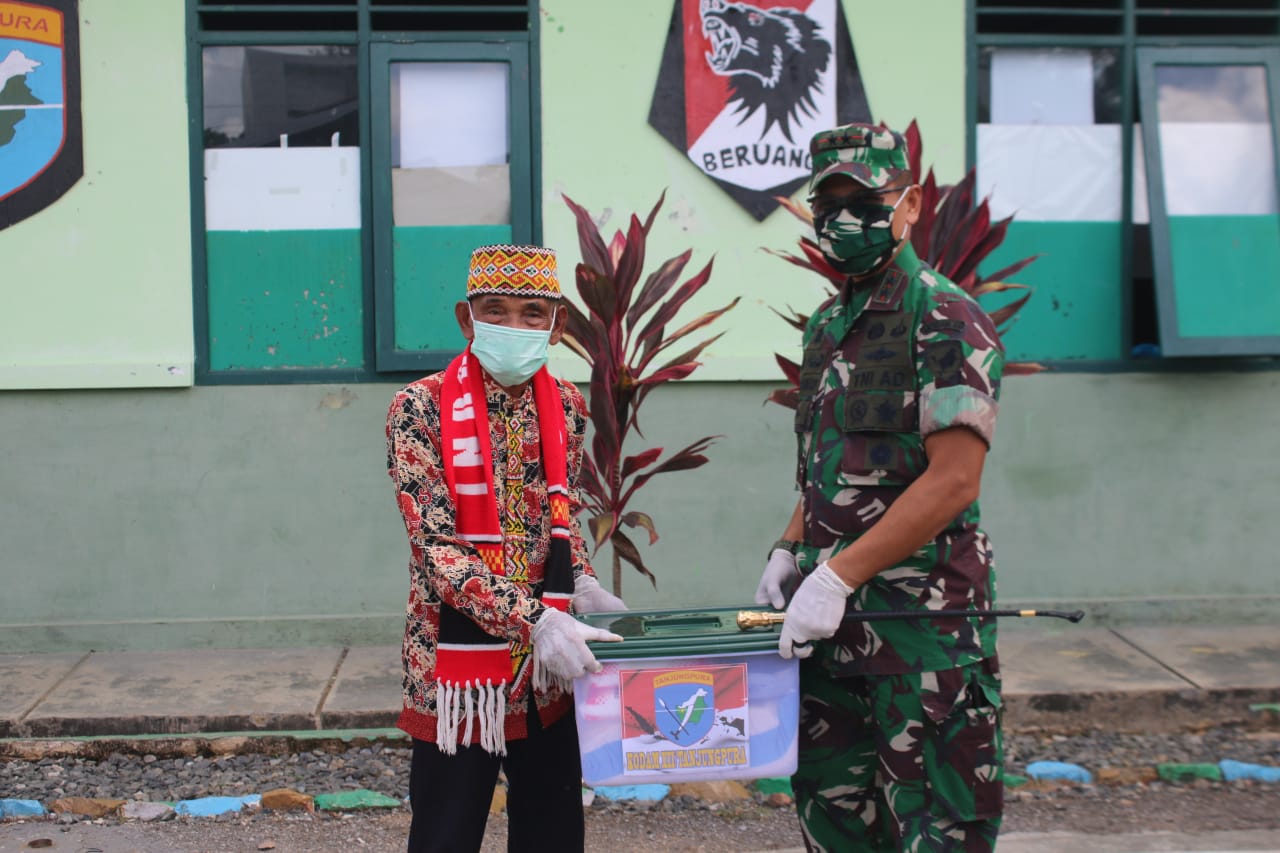 Pangdam XII/Tpr Tinjau Posko Penanggulangan Wabah Covid-19 di Perbatasan