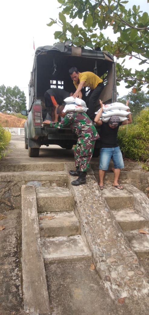 Dandim 1205/Stg : Distribusi Beras Bantuan Gubernur Kalbar Sesuai Prosedur