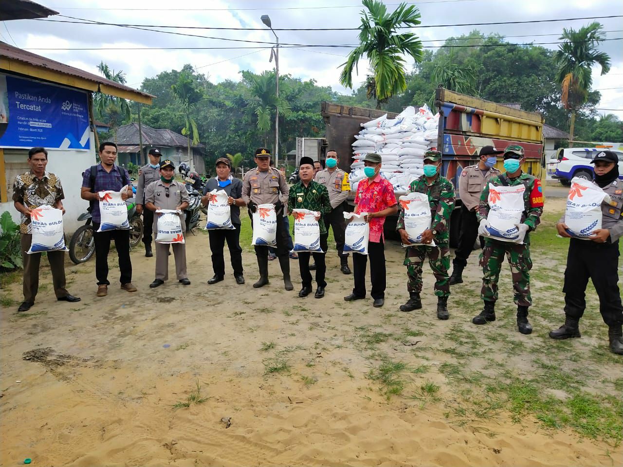 Distribusi Bantuan Beras untuk Wilayah Kabupaten Sambas Optimal