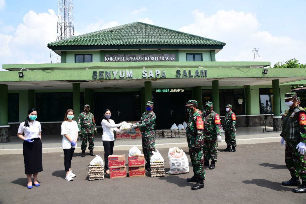 Perempuan HKTI DKI Jakarta Sumbang Sembako Untuk Warga