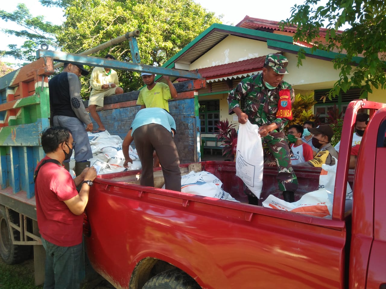 Kodim 1204/Sgu Fokuskan Kawal Beras Bantuan ke Empat Kecamatan