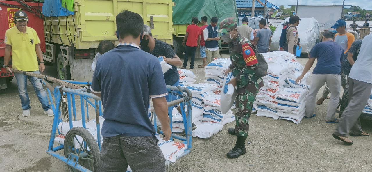 Koramil Jongkong Tuntas Kawal Beras di Wilayah Pengkadan