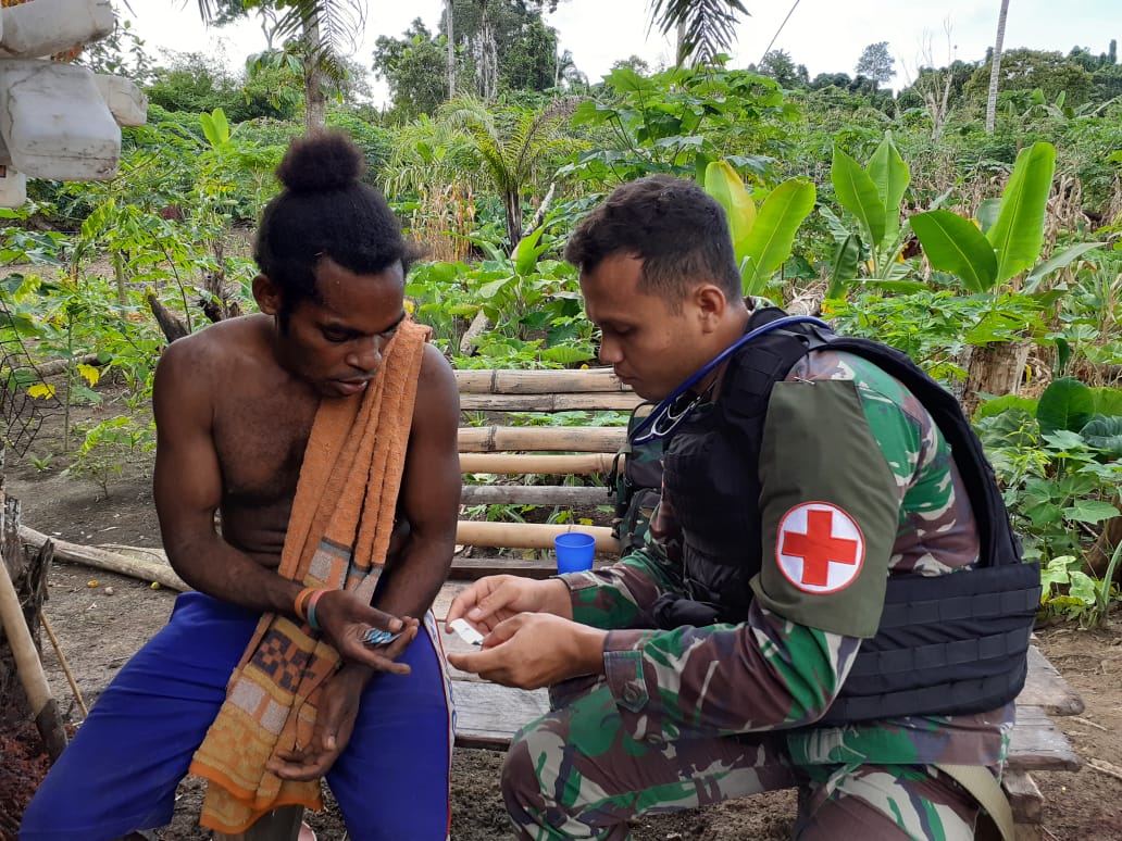 Satgas Raider 300 Berikan Layanan Kesehatan