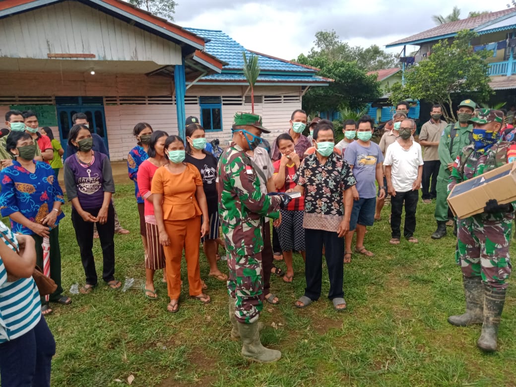 Kodim 1202/Skw Serahkan Bantuan Alkitab ke Warga Binaan