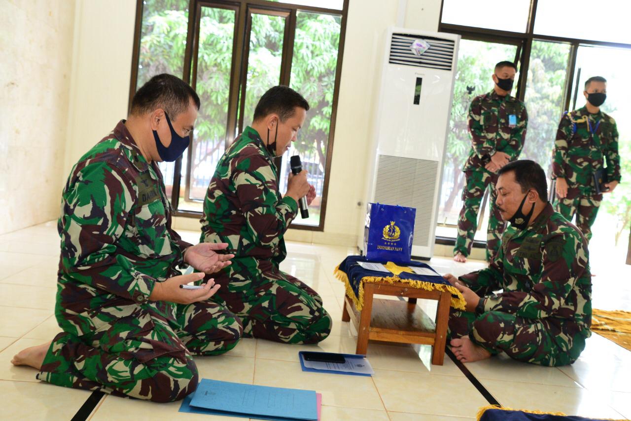 Kasal Serahkan Zakat Maal di Masjid Al-Arif