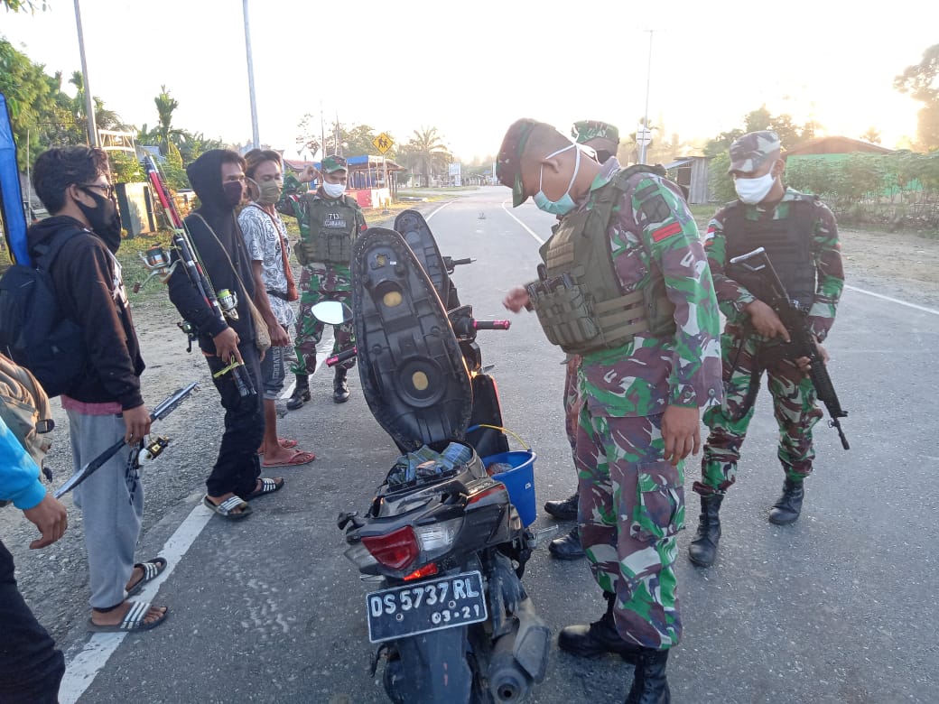 Dua Pos Satgas Yonif 713/ST Gelar Pemeriksaan di Hari Minggu