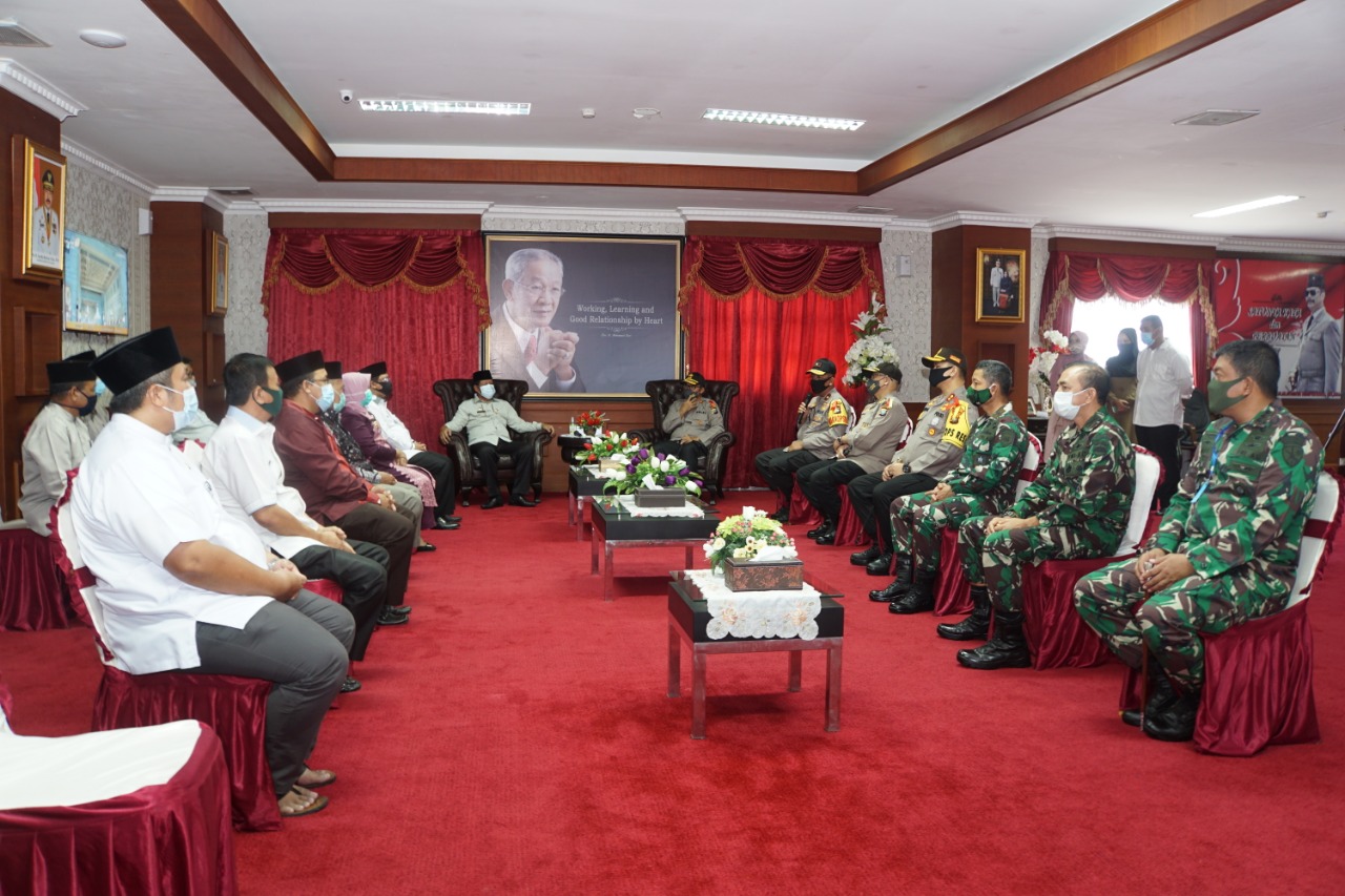 Danlantamal IV Hadiri Silahturahmi Plt. Gubernur Provinsi Kepri 