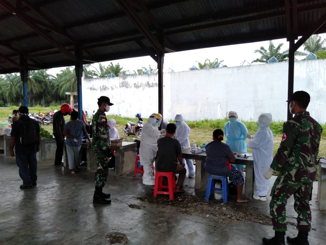 Satgas Raider 300 Melaksanakan Rapid Test Bersama Tim Gabungan Covid-19 di Papua