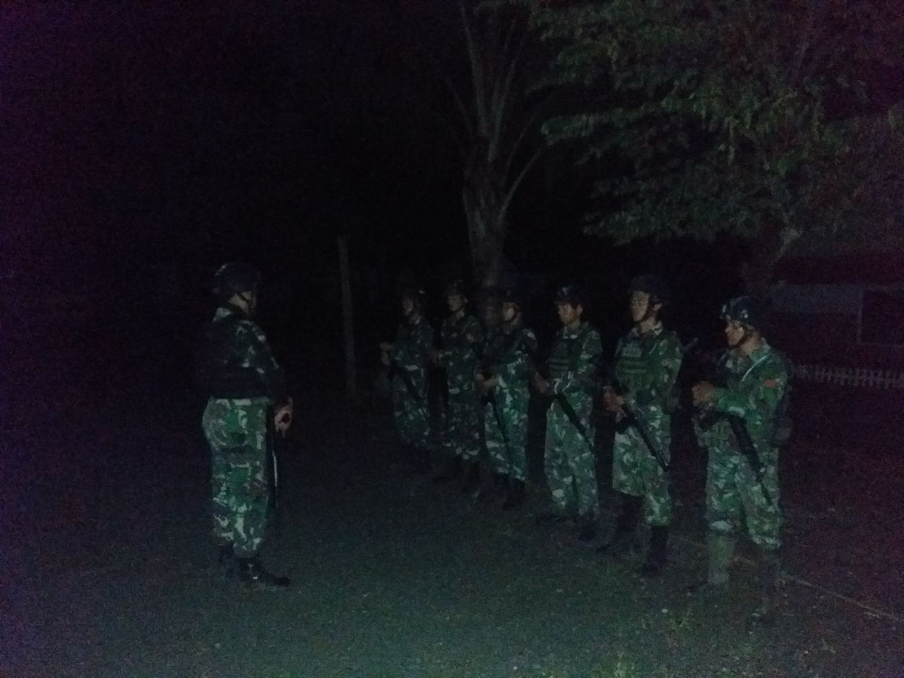 Danki B Satgas Yonif 713/ST Pimpim Patroli Keamanan