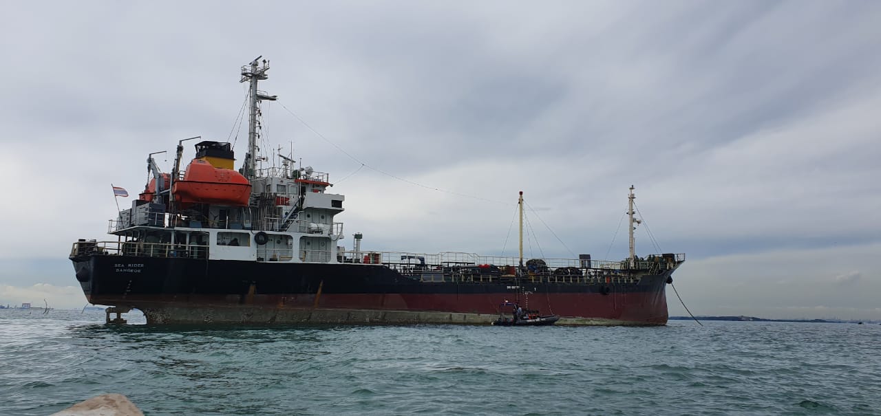 Kapal Kandas di Selat Singapura