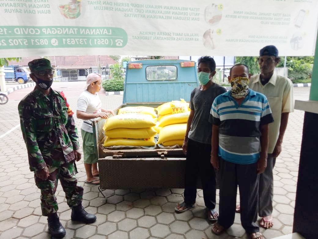 Koramil Pontianak Barat Tuntaskan Pengawalan Beras Bantuan untuk Masyarakat