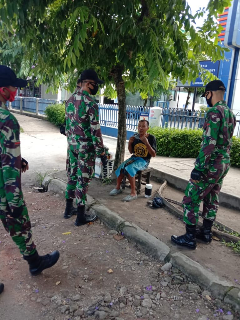 Personel Kodim 1016/Plk Himbau Masyarakat Taati Protokol Kesehatan