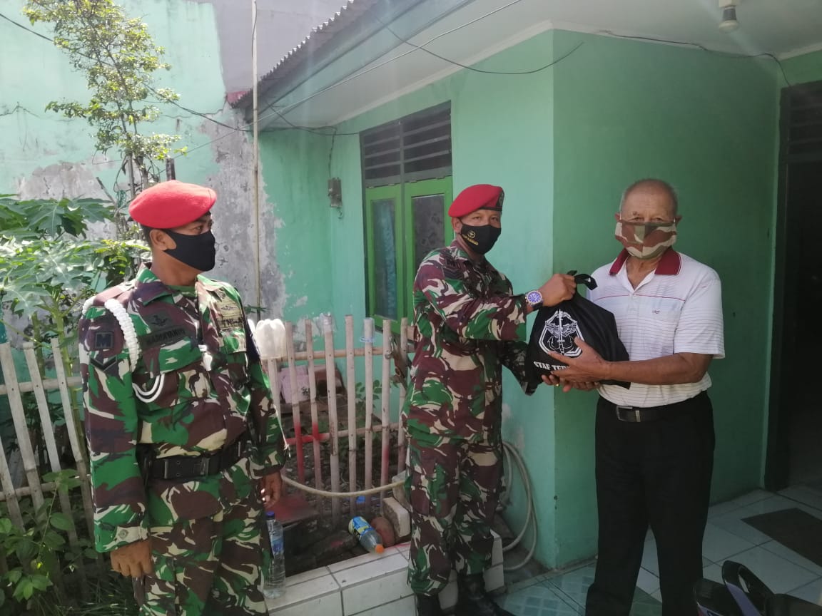 Bersama Walubi, Kopassus Bagikan Sembako ke Masyarakat Terdampak Covid 19