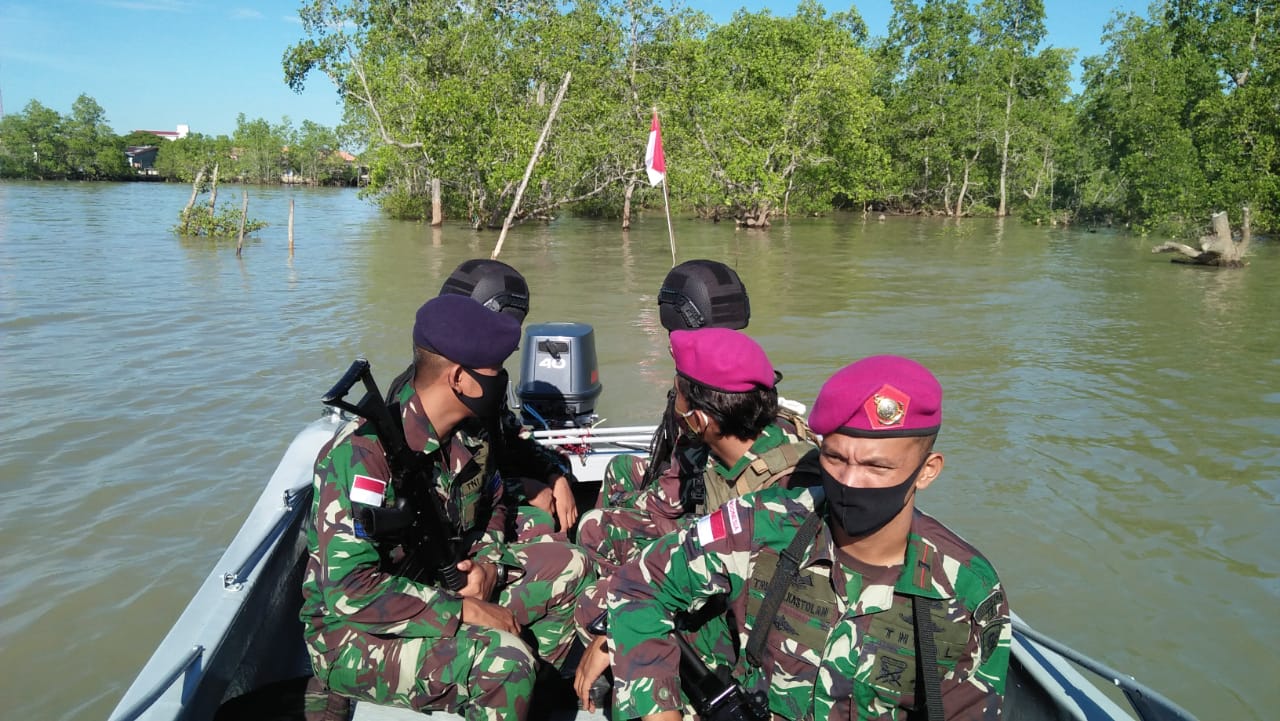 Jaga Keamanan Sebatik Tengah, Satgas Yonif 623 Bersama Satgasmar Patroli Patok Pilar Timur dan Patroli Laut