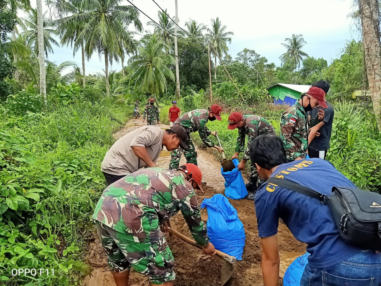 Kepedulian Satgas 641 Terhadap Akses Mobilitas Masyarakat Perbatasan