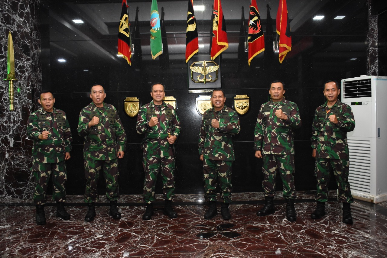 Danjen Kopassus Terima Kunjungan Aslat Kasad