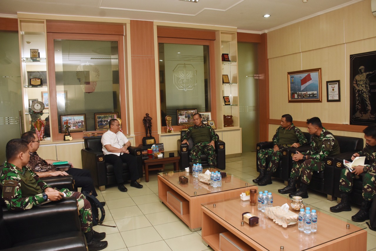 Danjen Kopassus Menerima Kunjungan Staf  Khusus Rektor UI