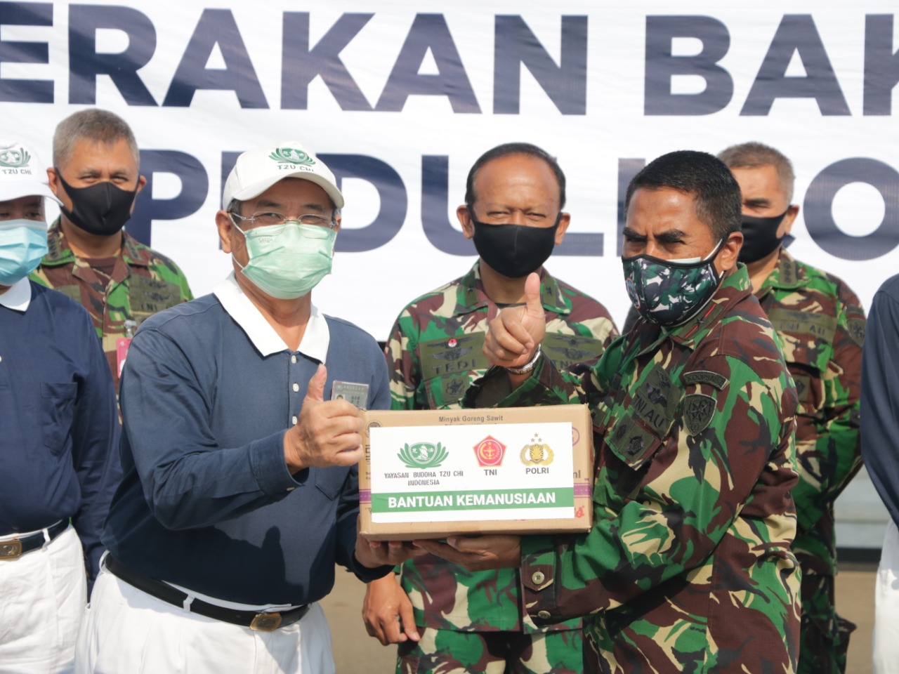 Pangkoopsau I Terima 1000 Bantuan Paket Sembako dari Buddha Tzu Chi Indonesia