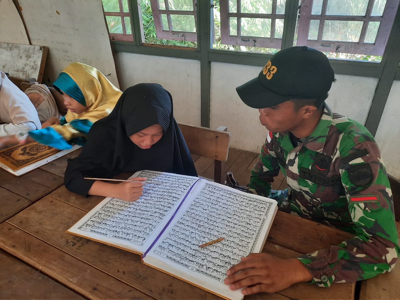 Bekali Ilmu Agama, Satgas 133 Ajari Generasi Muda Perbatasan Mengaji