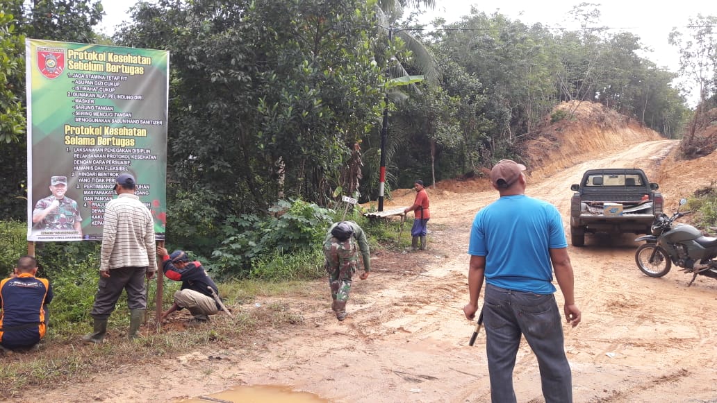 Baliho Protokol Kesehatan Covid – 19 Terpasang, TMMD Siap Digelar