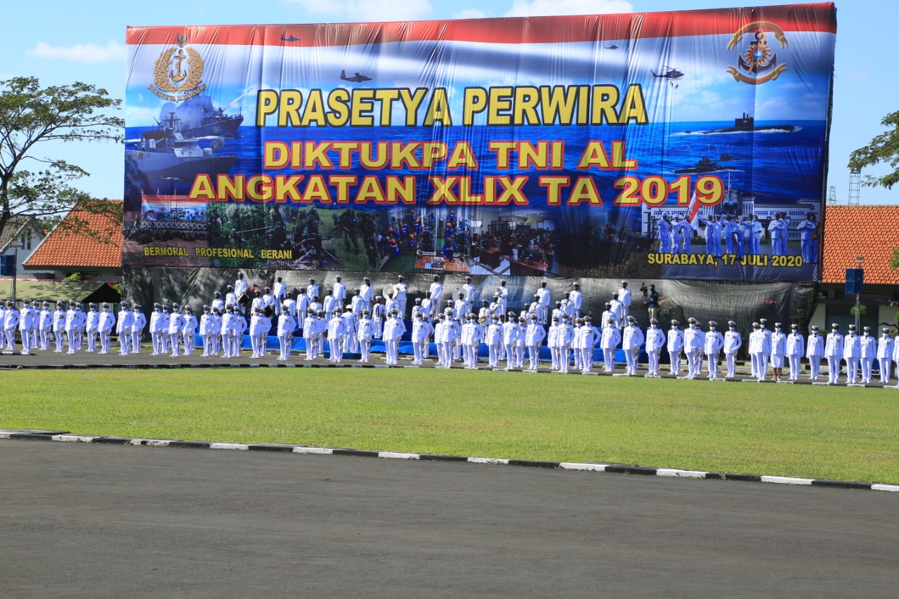 Pangkoarmada II Hadiri Upacara Prasetya Perwira Diktukpa TNI AL Angkatan Ke-49