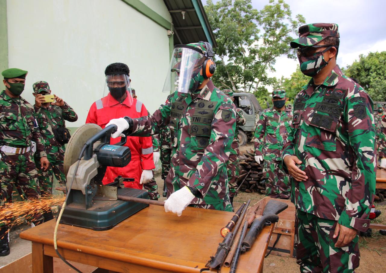 Pangdam XII/Tpr Pimpin Disposal 1.196 Pucuk Senjata Non Organik Hasil Operasi