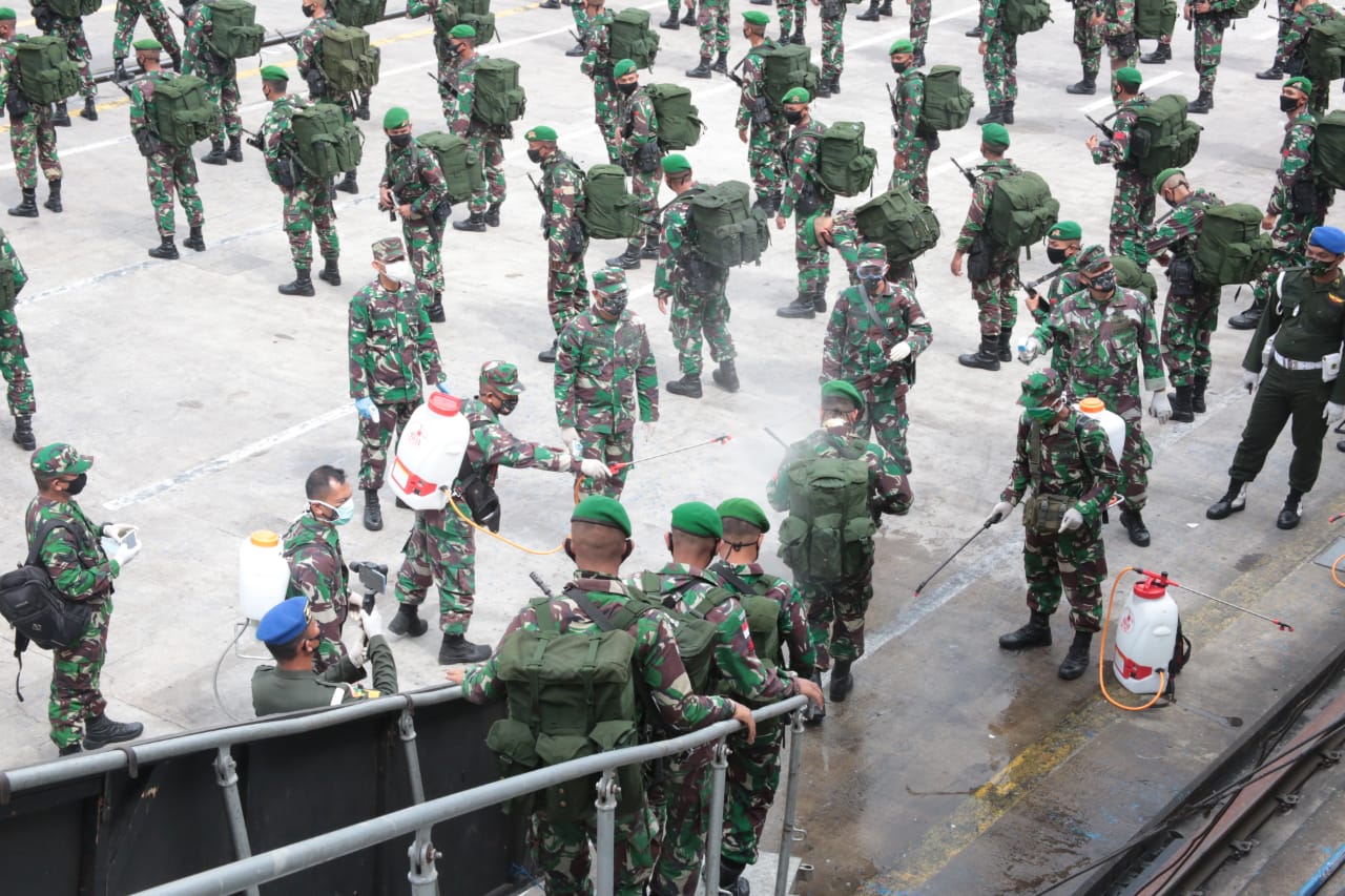 KRI Banda Aceh 593 Debarkasi Yonif 721 Makassau Usai Purna Tugas Perbatasan RI – PNGJaga