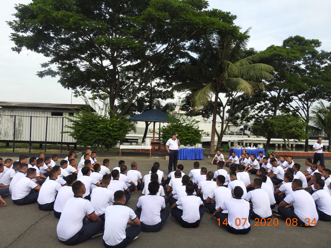 Prajurit KRI Pecahkan Keheningan Kota Belawan