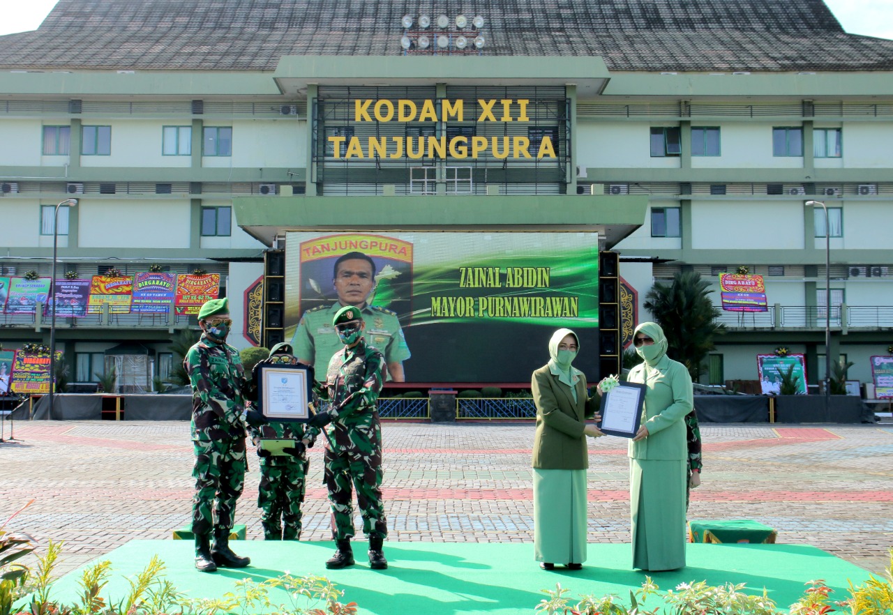 Pangdam Pimpin Upacara Wisuda Purna Wira Perwira Menengah Kodam XII/Tpr