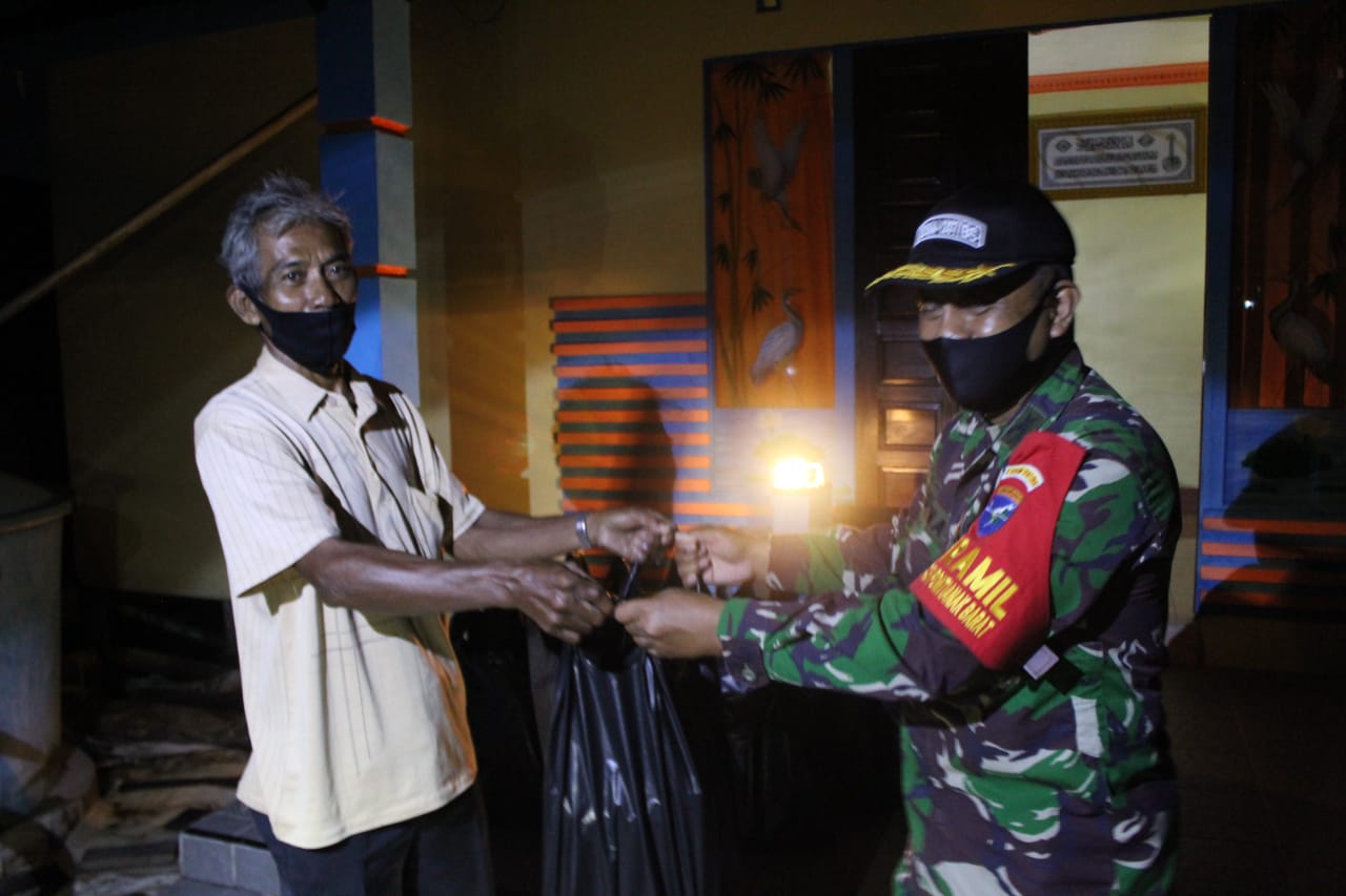 Peduli Korban Angin Puting Beliung, Kodam XII/Tpr Bersama Pemkot Pontianak Bagikan 2000 Nasi Kotak