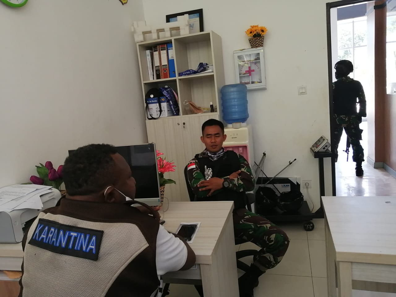 Perwira Hukum Satgas Pamtas RI-PNG Yonif MR 413/Bremoro Perkuat Pos Lintas Batas Negara Skouw