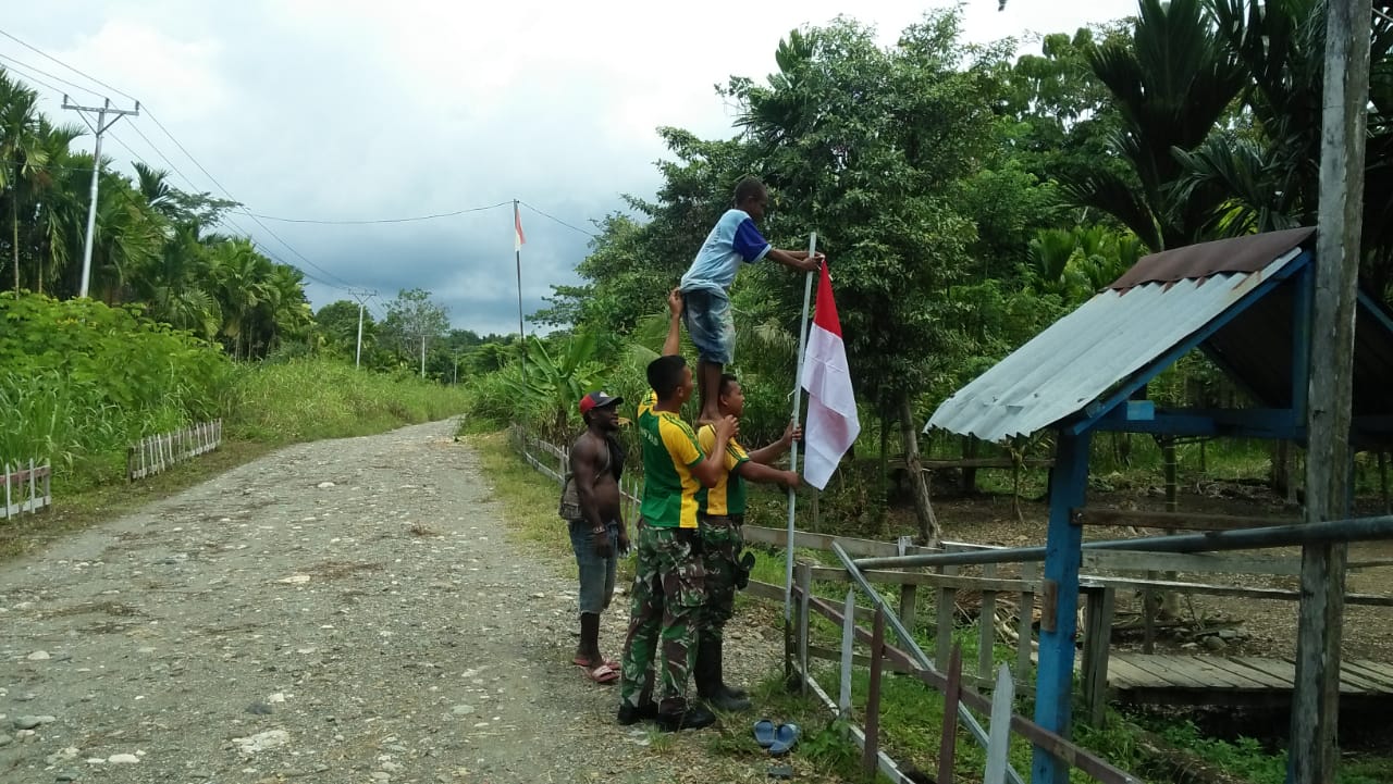 Satgas Pamtas RI-PNG Yonif Mekanis Raider 413 Kostrad Gelorakan Merah Putih di Kampung Yetti