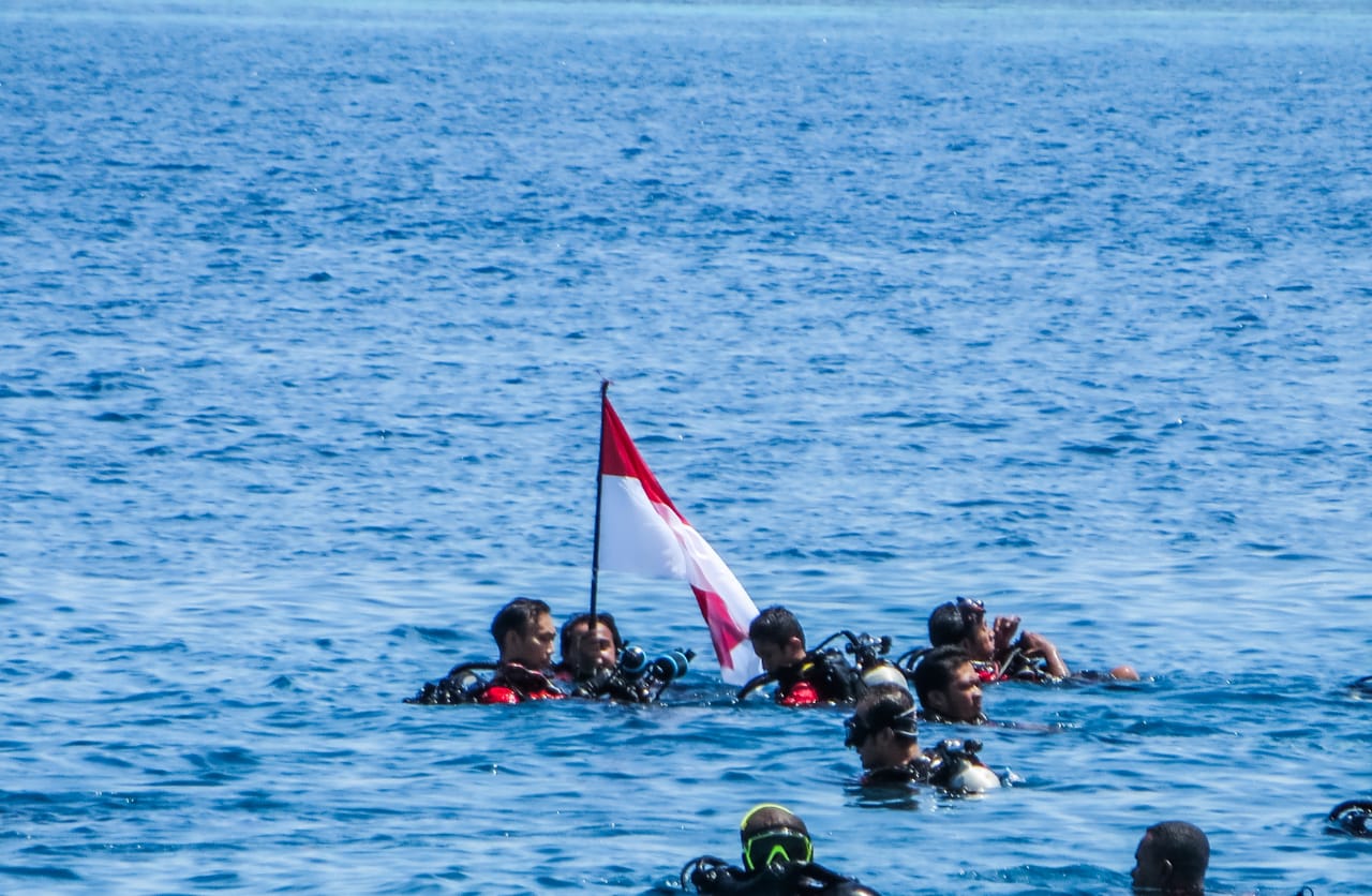 Kogabwilhan III Menggagas Pengibaran  Bendera Merah Putih di Dasar Laut