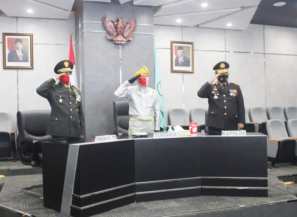 Secara Virtual, Kasdam XII/Tpr Bersama Forkopimda Ikuti Upacara Penurunan Bendera