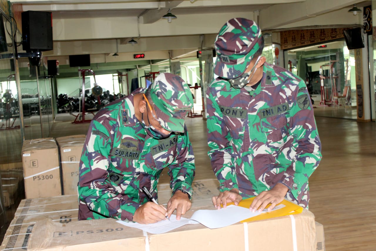 Kasad Berikan Bantuan Alat Olah Raga Untuk Pembinaan Jasmani Prajurit Kodam XII/Tpr