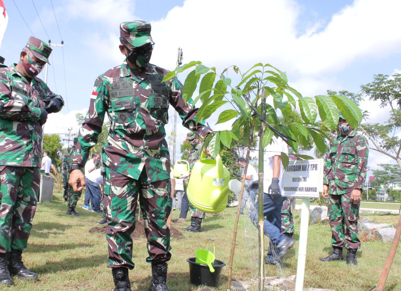 Hijaukan Kawasan Pontianak, Pangdam XII/Tpr Gandeng Club Pecinta Lingkungan