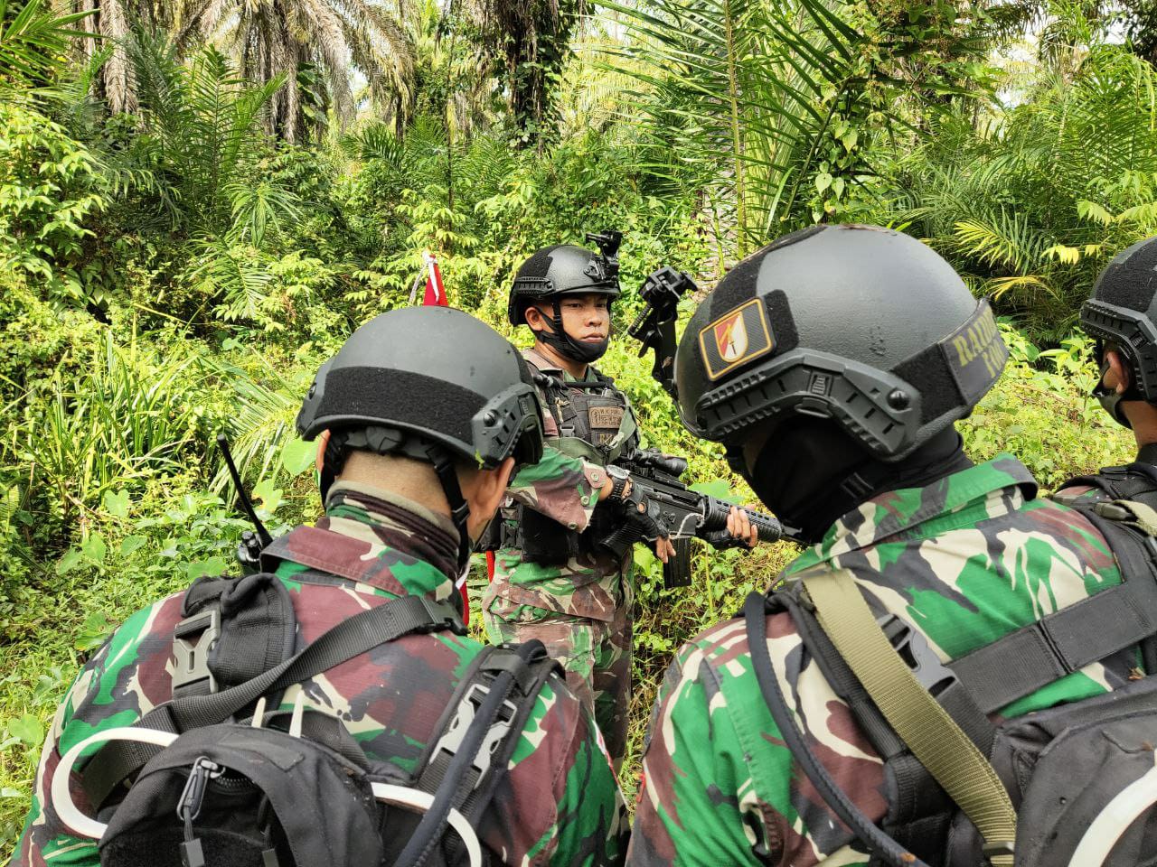 Satgas Yonif Raider 100/Prajurit Setia Gelar Patroli Keamanan di Wilayah Kampung Wonorejo Keerom