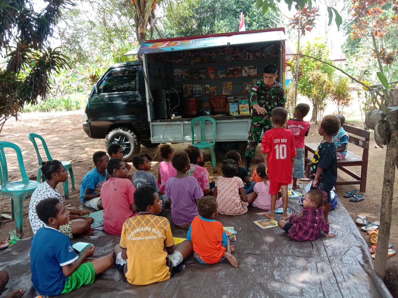 Keliling Satgas Yonif 125/Si’mbisa Kembali Sambangi Anak-Anak Perbatasan