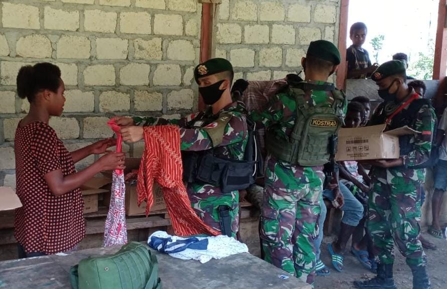 Satgas Pamtas RI-PNG Yonif Mekanis Raider 413 Kostrad Pos Pitewi Gelar Kegiatan Sosial