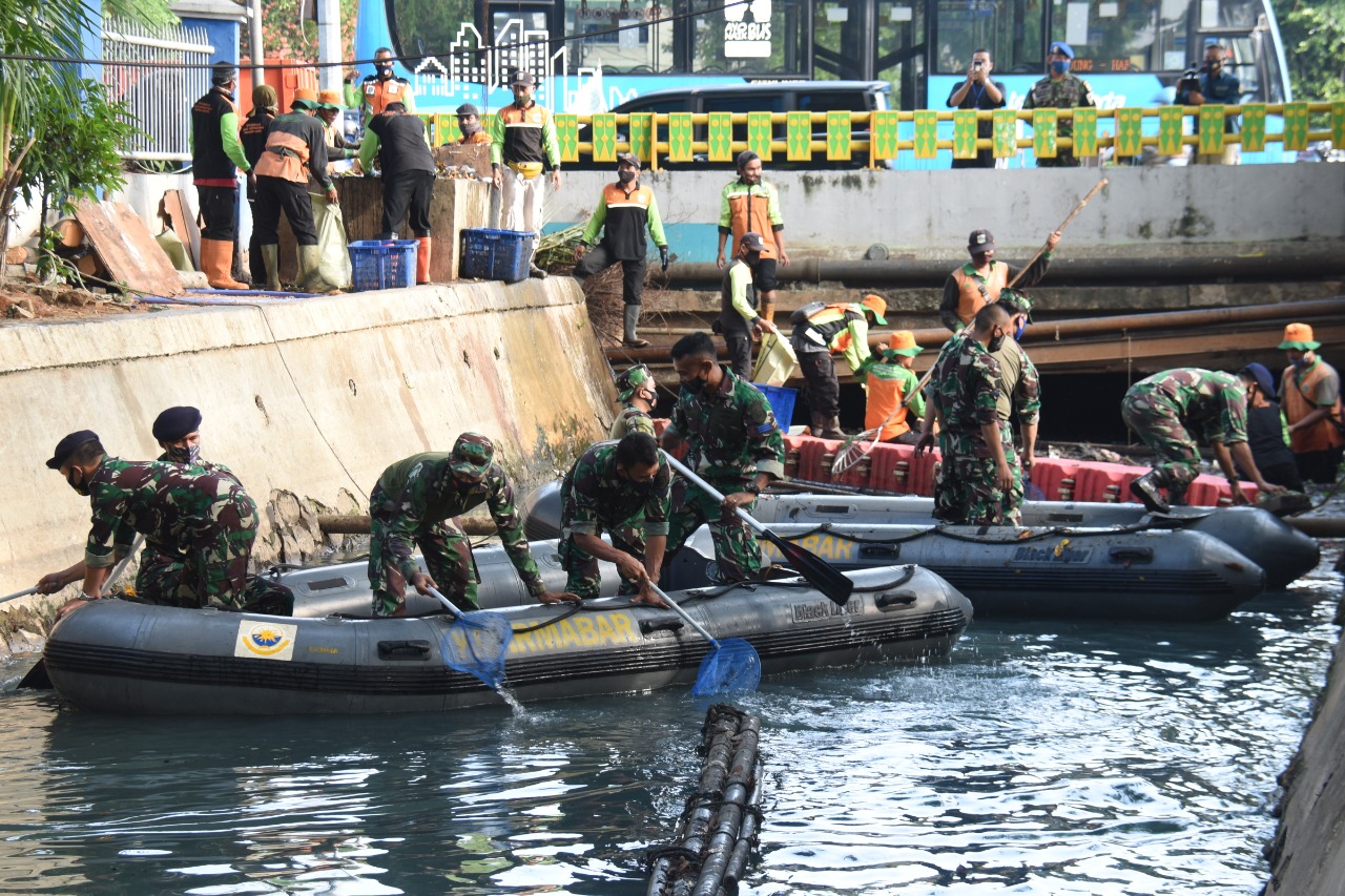 Jelang HUT TNI AL Ke-75, Koarmada I Gelar Bhakti Sosial