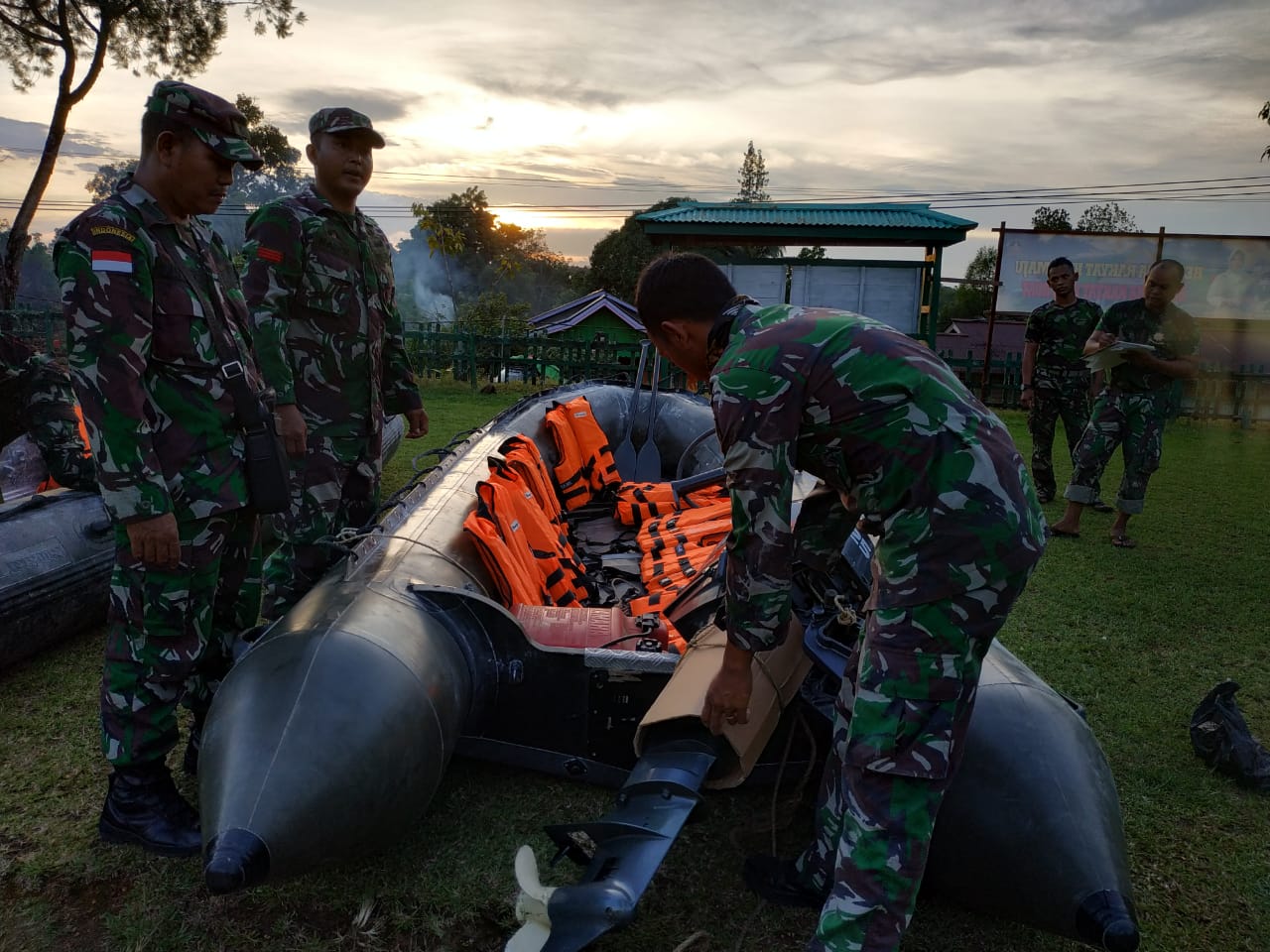 Kerahkan Dua Unit LCR, Bekangdam XII/Tpr Optimalkan Penanganan Banjir