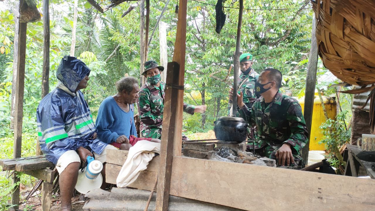 Dansatgas TMMD ke 109 Kunjungi Masyarakat Kampung Kakuna