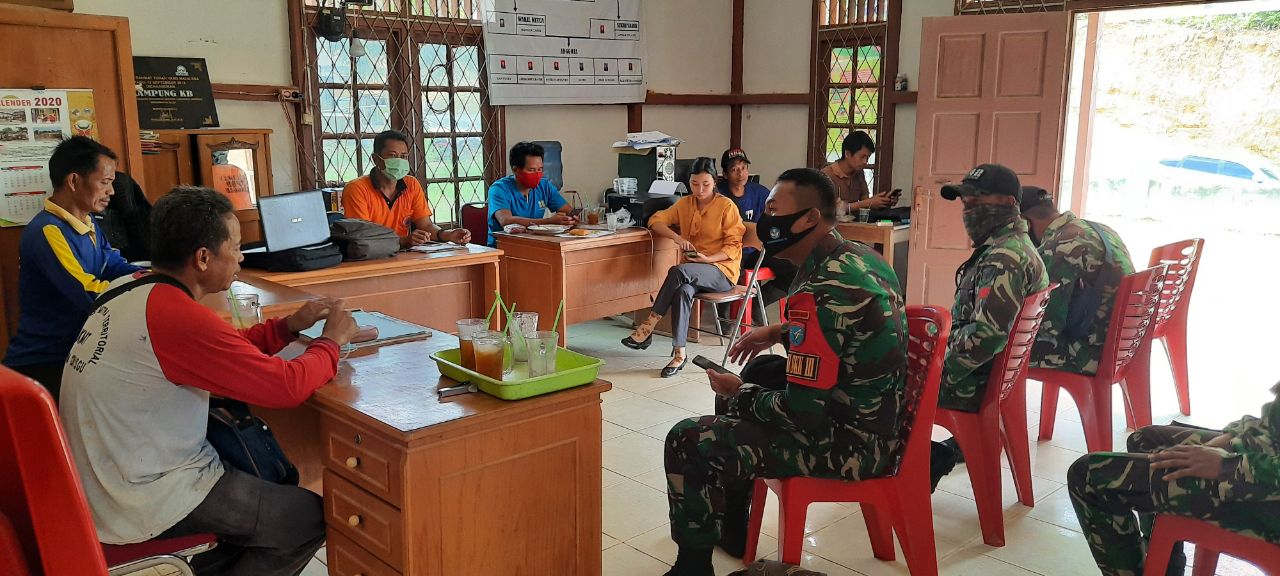 Jalin Silaturahmi, Satgas Pamtas 642 Anjangsana ke Kantor Desa Malenggang