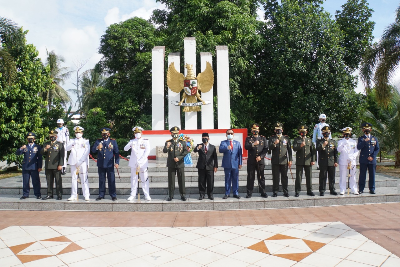 Jelang HUT ke-75 TNI Wadanlantamal Hadiri Ziarah Nasional