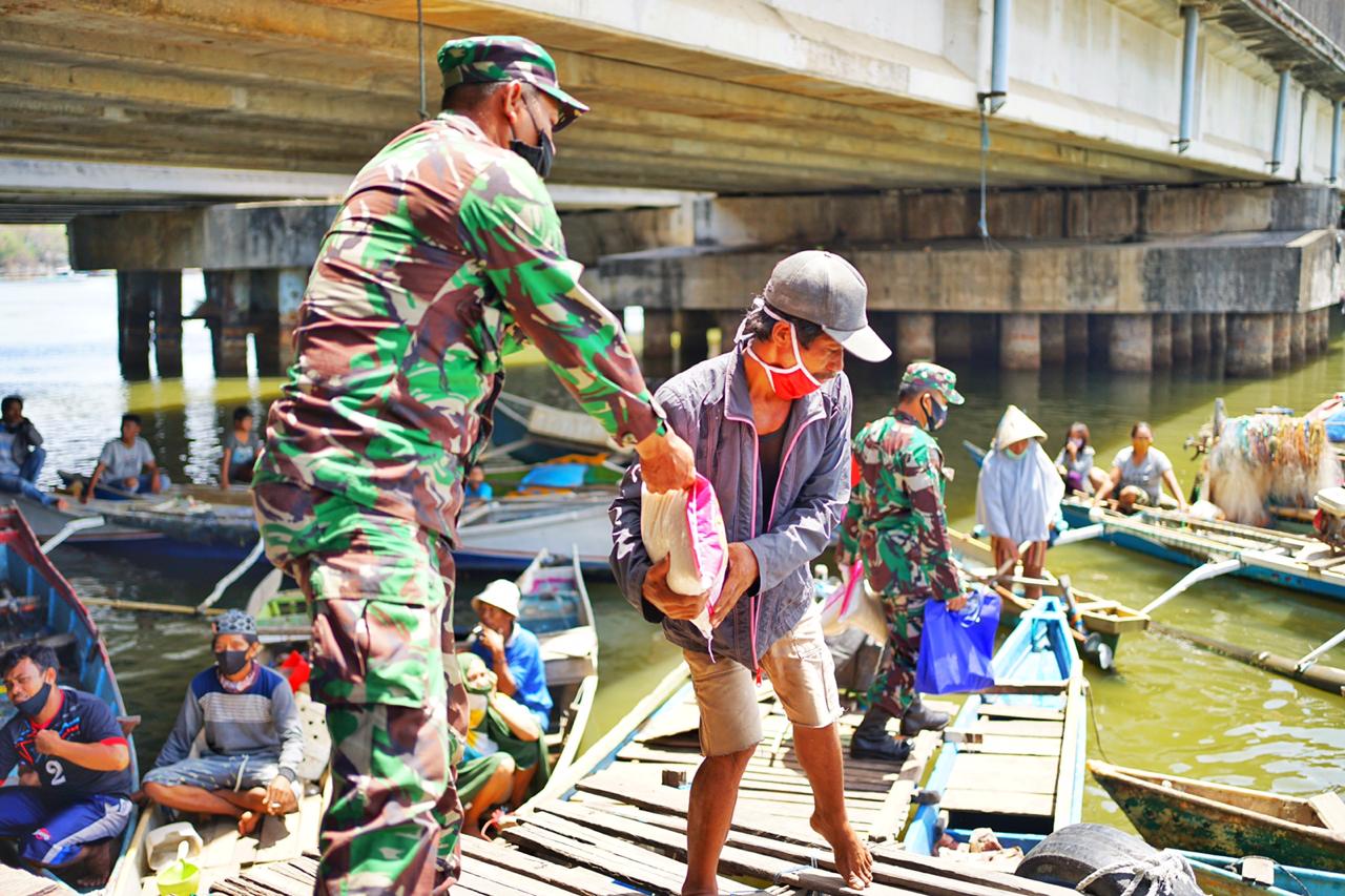 Rayakan HUT ke-75 TNI, Abituren Akmil 2005 Wiradharma Bagikan Ribuan Sembako