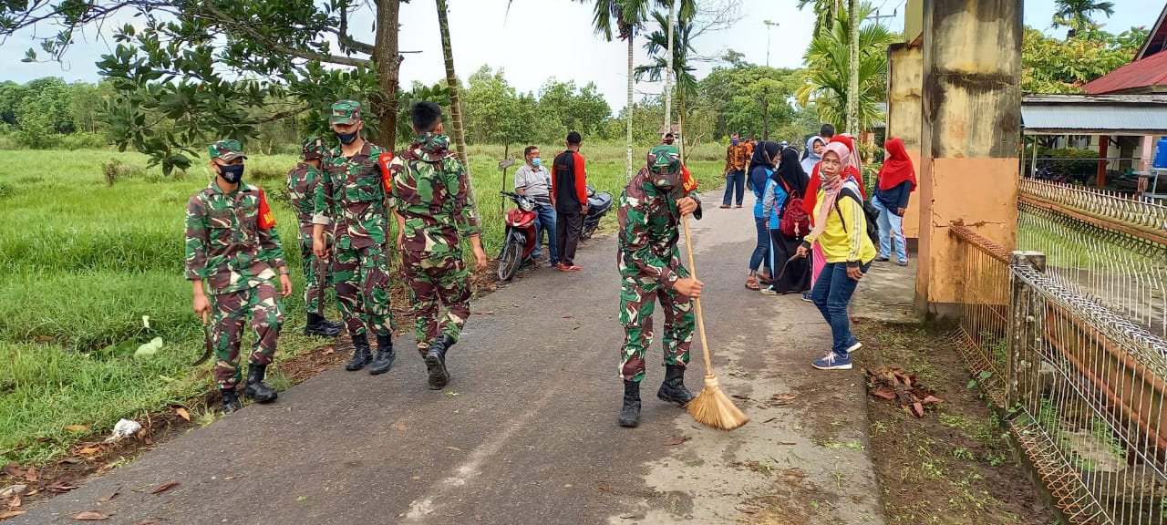 Koramil Singkawang Laksanakan Kerja Bhakti Gabungan