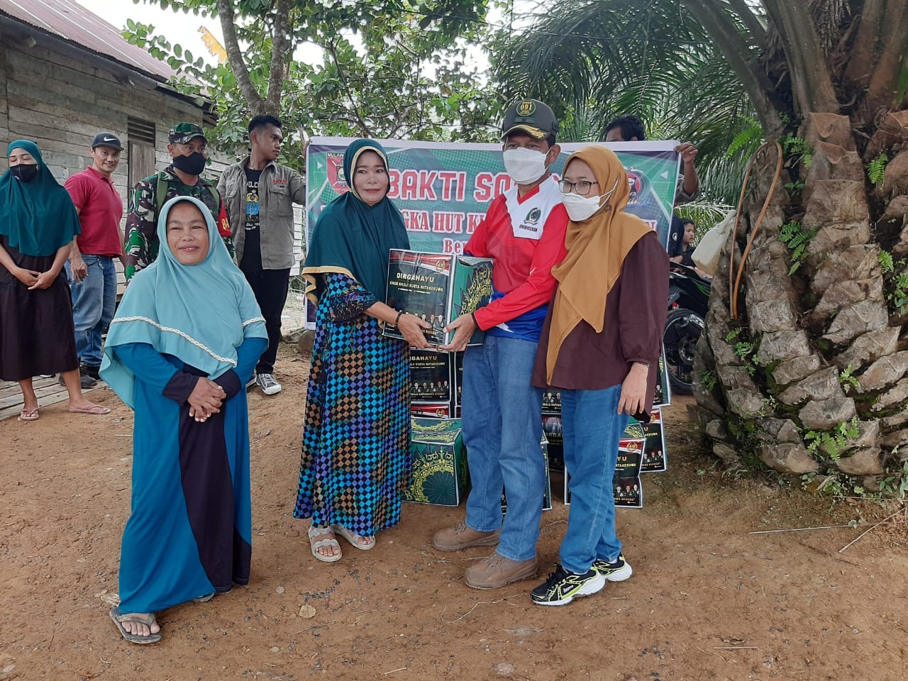 Mengabdi untuk Negeri, Korem 091/ASN Berbagi di Tengah Pandemi, Lewat Jalur “Menantang” Jangkau Perbatasan