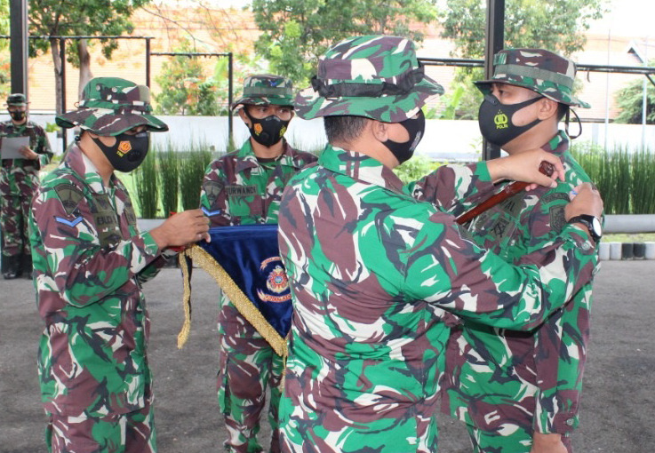 Prajurit Puslatmar Kodiklatal Latihan Patroli Daerah Muara, Rawa, Sungai dan Pesisir